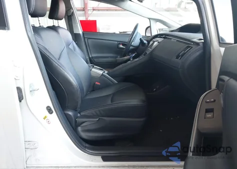 2015 Toyota Prius Persona Series Special Edition z USA, uszkodzony, nr VIN JTDKN3DU5F0411279